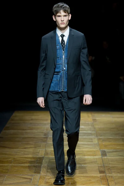 Look 14